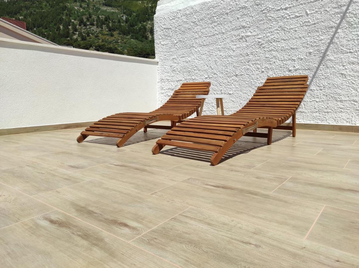 Private Bedroom With Bathroom Baska Voda Exterior photo