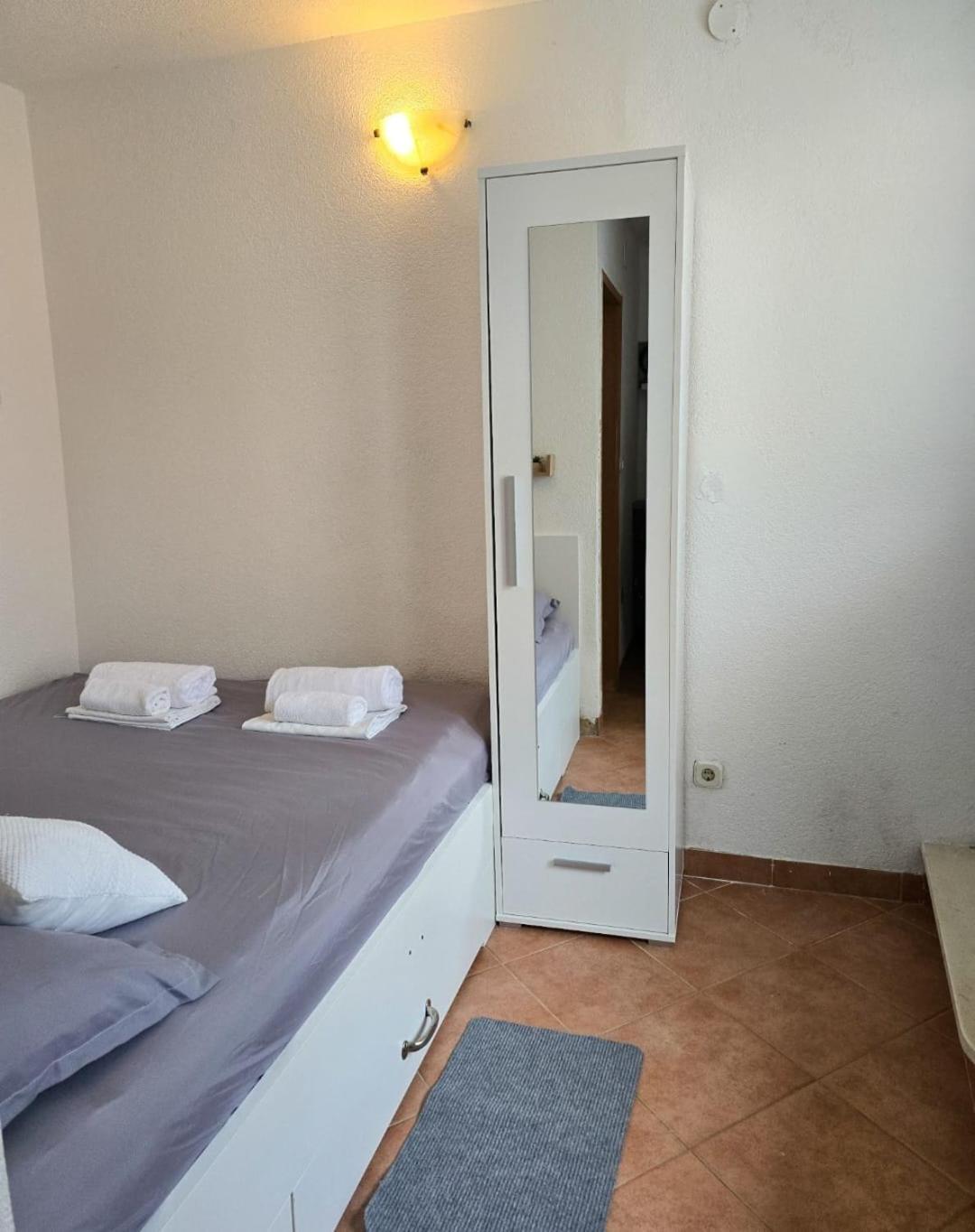 Private Bedroom With Bathroom Baska Voda Exterior photo