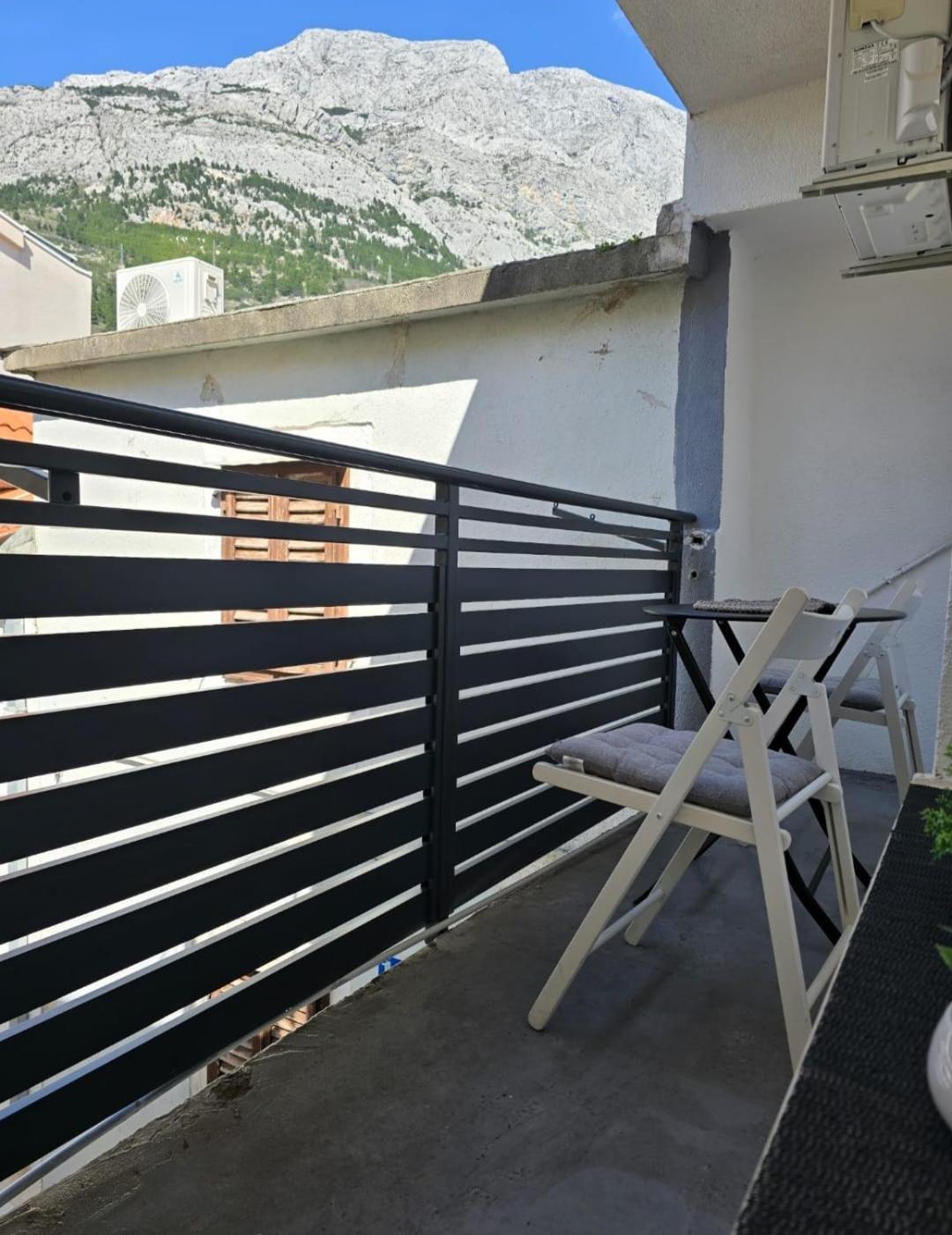 Private Bedroom With Bathroom Baska Voda Exterior photo